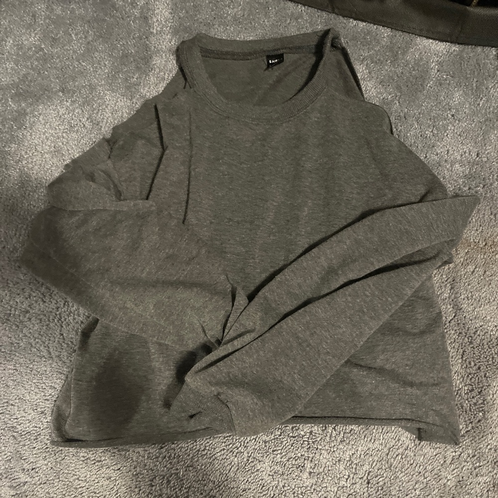 Open shoulder long sleeve crop top